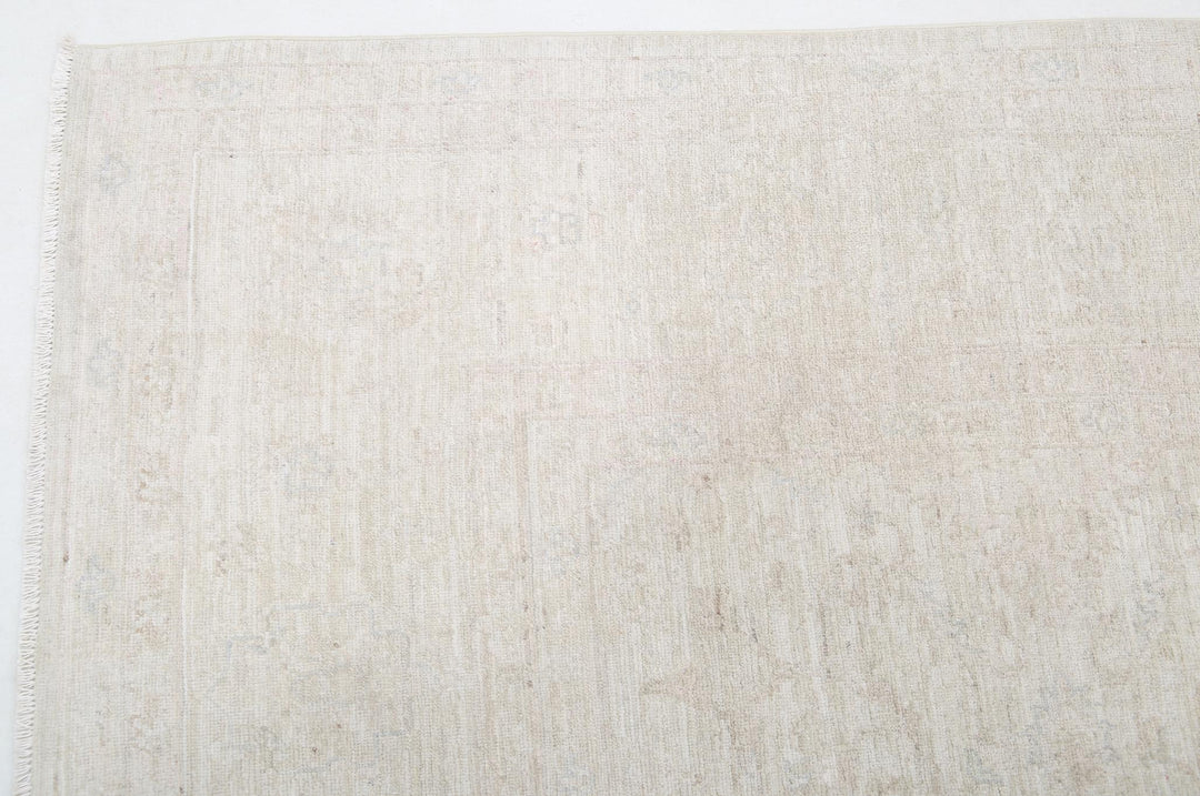 Serenity 8’ 2″ x 10’ 1″ - No. AV30783 - ALRUG Rug Store