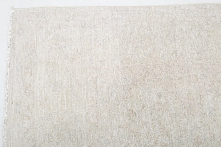 Serenity 8’ 2″ x 10’ 1″ - No. AV30783 - ALRUG Rug Store