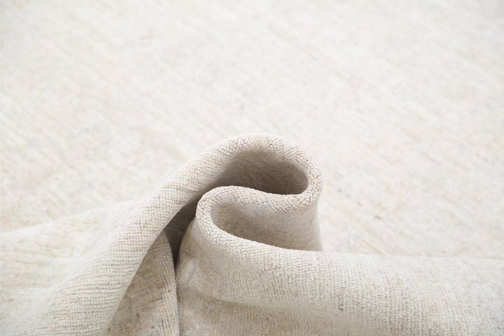 Serenity 8’ 2″ x 10’ 1″ - No. AV30783 - ALRUG Rug Store