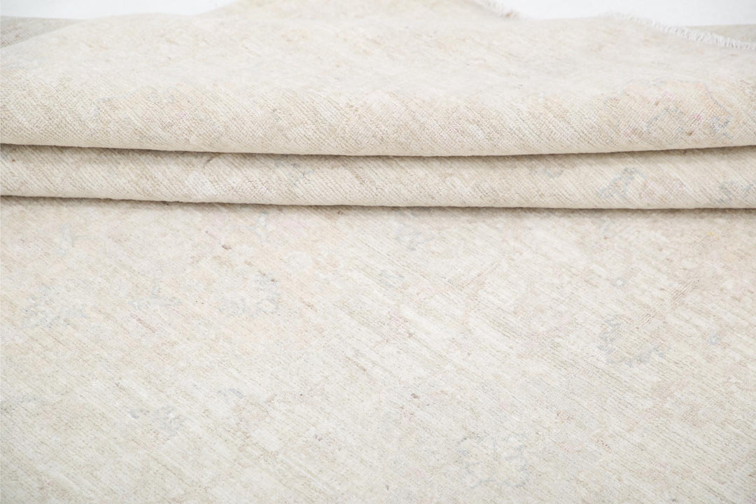 Serenity 8’ 2″ x 10’ 1″ - No. AV30783 - ALRUG Rug Store