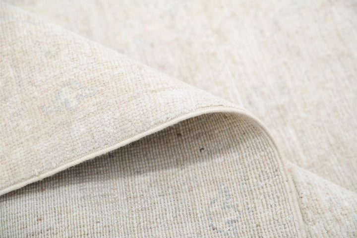 Serenity 8’ 2″ x 10’ 1″ - No. AV30783 - ALRUG Rug Store