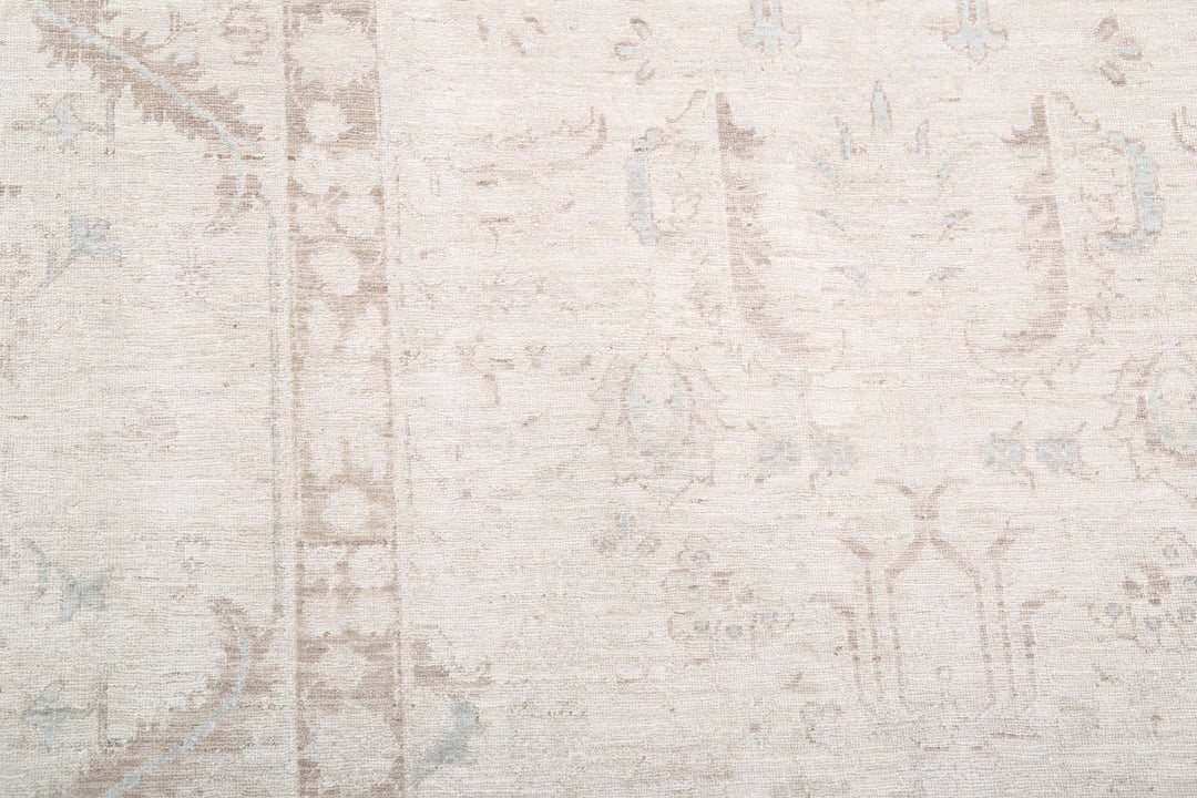 Serenity 8’ 7″ x 11’ 7″ - No. AV42302 - ALRUG Rug Store