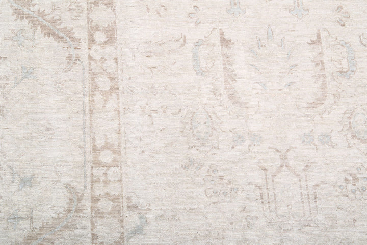 Serenity 8’ 7″ x 11’ 7″ - No. AV42302 - ALRUG Rug Store