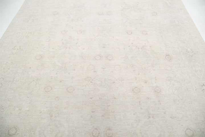 Serenity 8’ 9″ x 11’ 3″ - No. AV28149 - ALRUG Rug Store