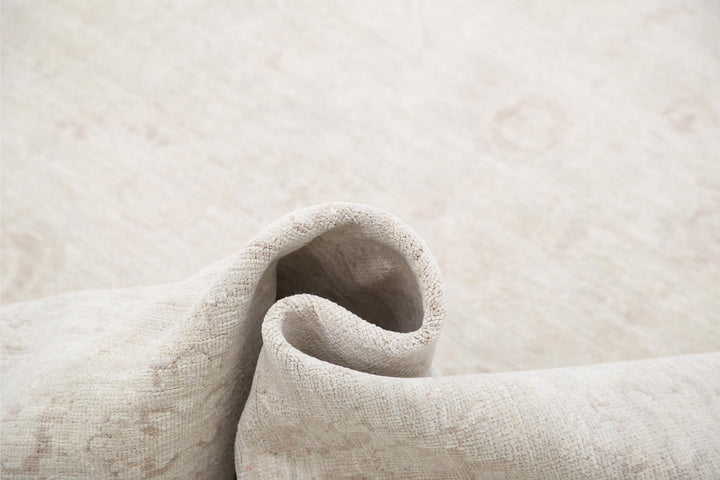 Serenity 8’ 9″ x 11’ 3″ - No. AV28149 - ALRUG Rug Store