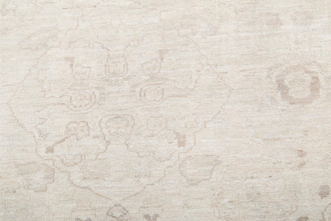 Serenity 8’ 9″ x 11’ 3″ - No. AV28149 - ALRUG Rug Store