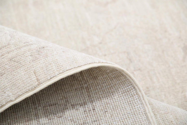 Serenity 8’ 9″ x 11’ 3″ - No. AV28149 - ALRUG Rug Store