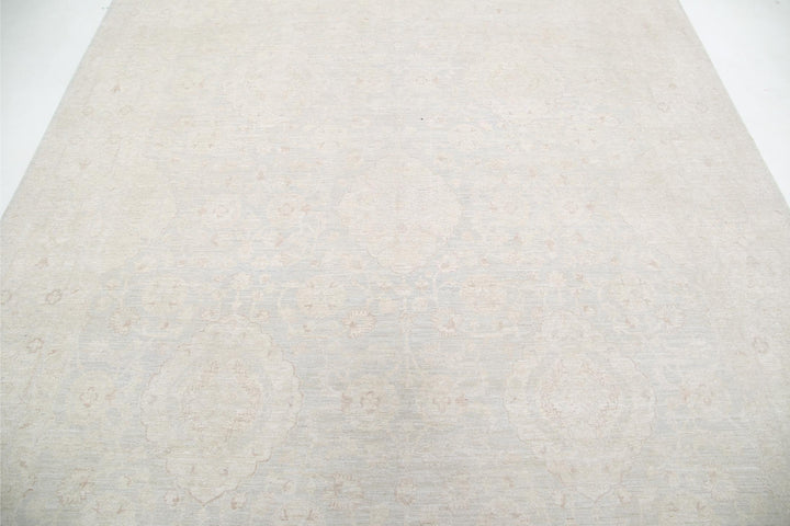 Serenity 7’ 10” x 9’ 10” - No. AV62123 - ALRUG Rug Store