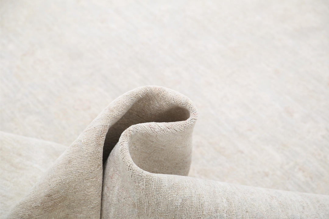 Serenity 7’ 10” x 9’ 10” - No. AV62123 - ALRUG Rug Store