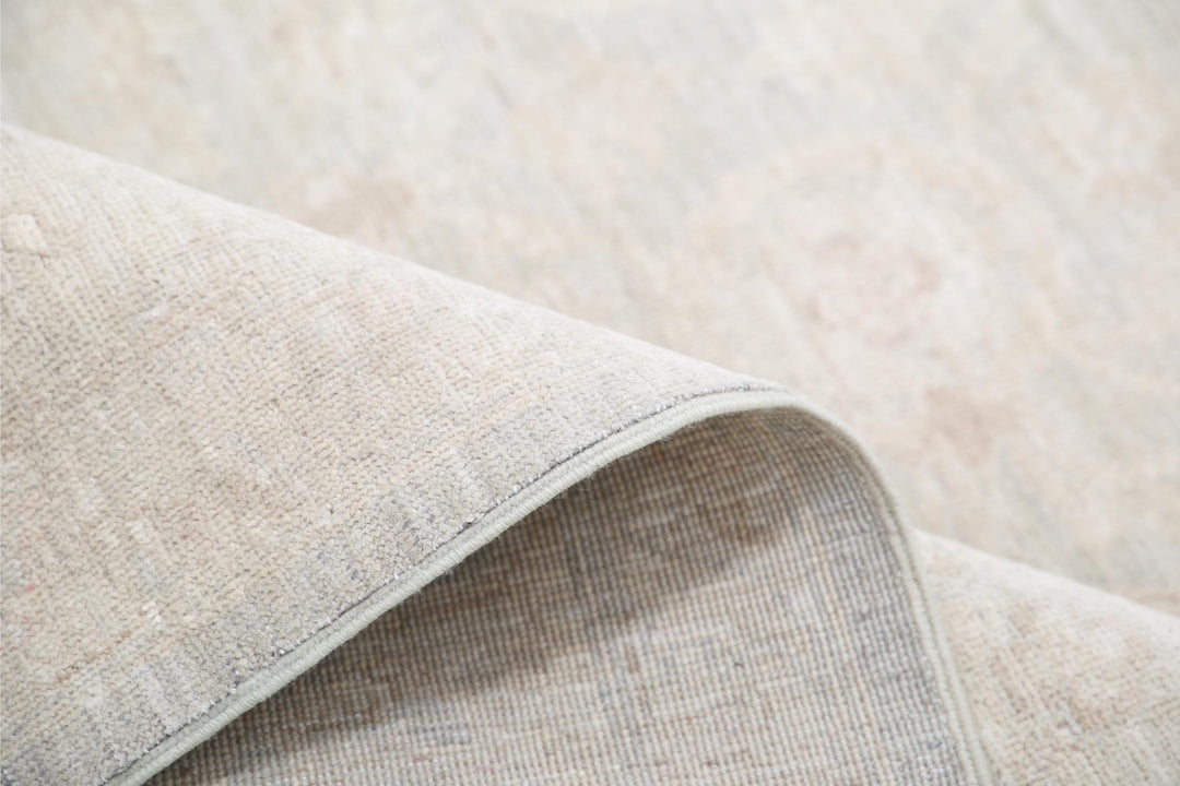 Serenity 7’ 10” x 9’ 10” - No. AV62123 - ALRUG Rug Store