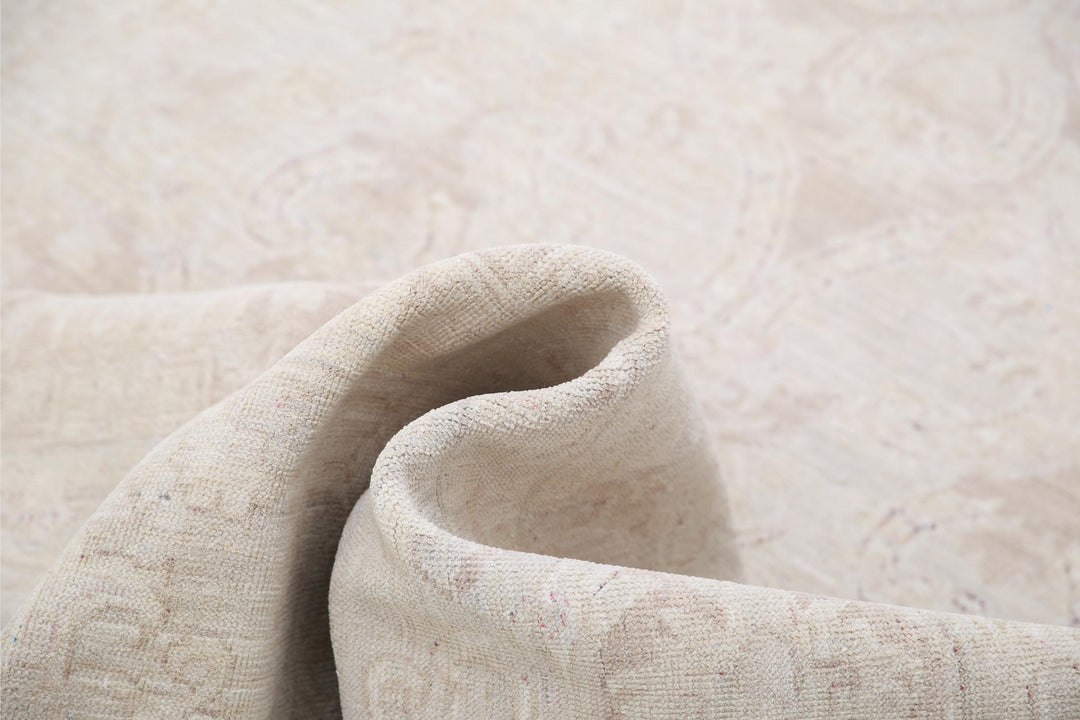 Serenity 7’ 9″ x 9’ 6″ - No. AV16450 - ALRUG Rug Store