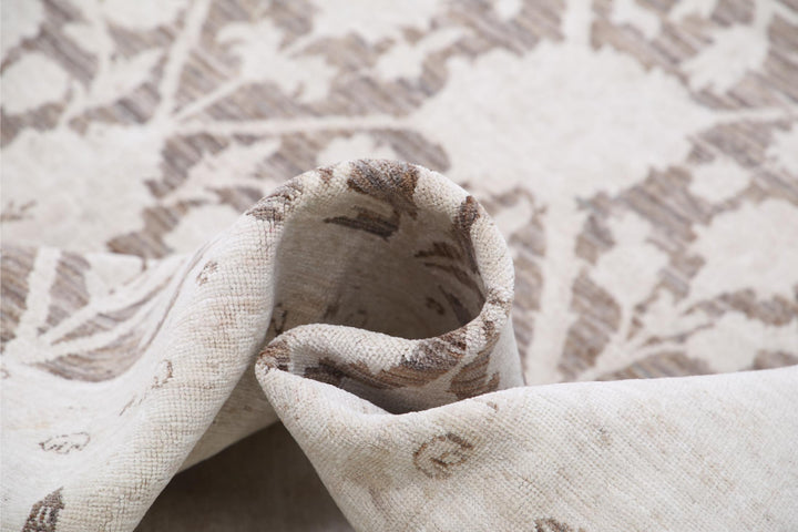 Serenity 8’ 9″ x 11’ 0″ - No. AV32882 - ALRUG Rug Store