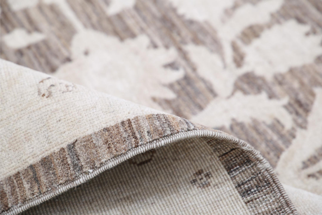 Serenity 8’ 9″ x 11’ 0″ - No. AV32882 - ALRUG Rug Store