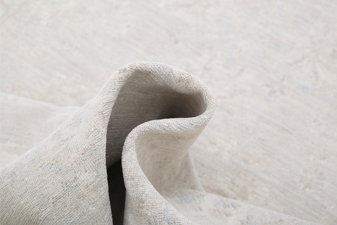 Serenity 3’ 11” x 14’ 2″ - No. AV58860 - ALRUG Rug Store