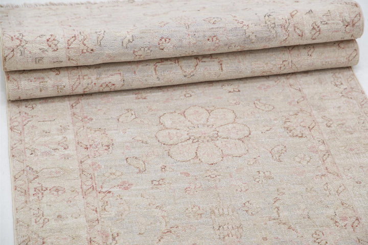 Serenity 2’ 6″ x 10’ 1″ - No. AV66162 - ALRUG Rug Store