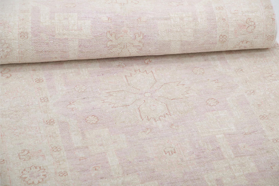 Serenity 2’ 6″ x 8’ 11” - No. AV20928 - ALRUG Rug Store