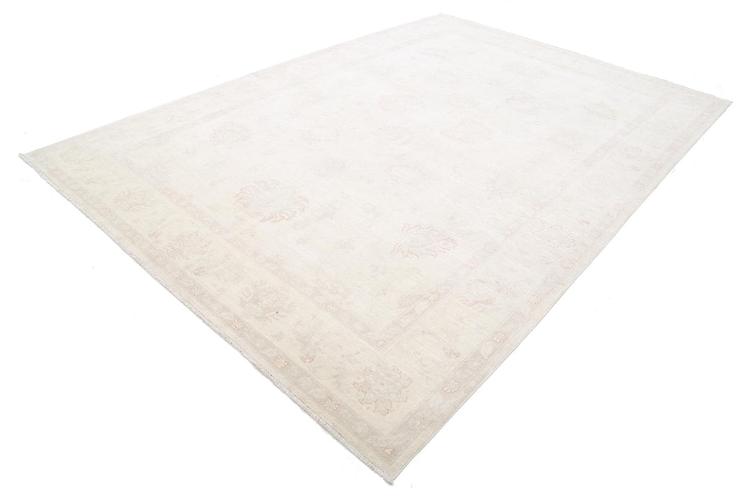 Serenity 8’ 2″ x 11’ 5″ - No. AV46941 - ALRUG Rug Store