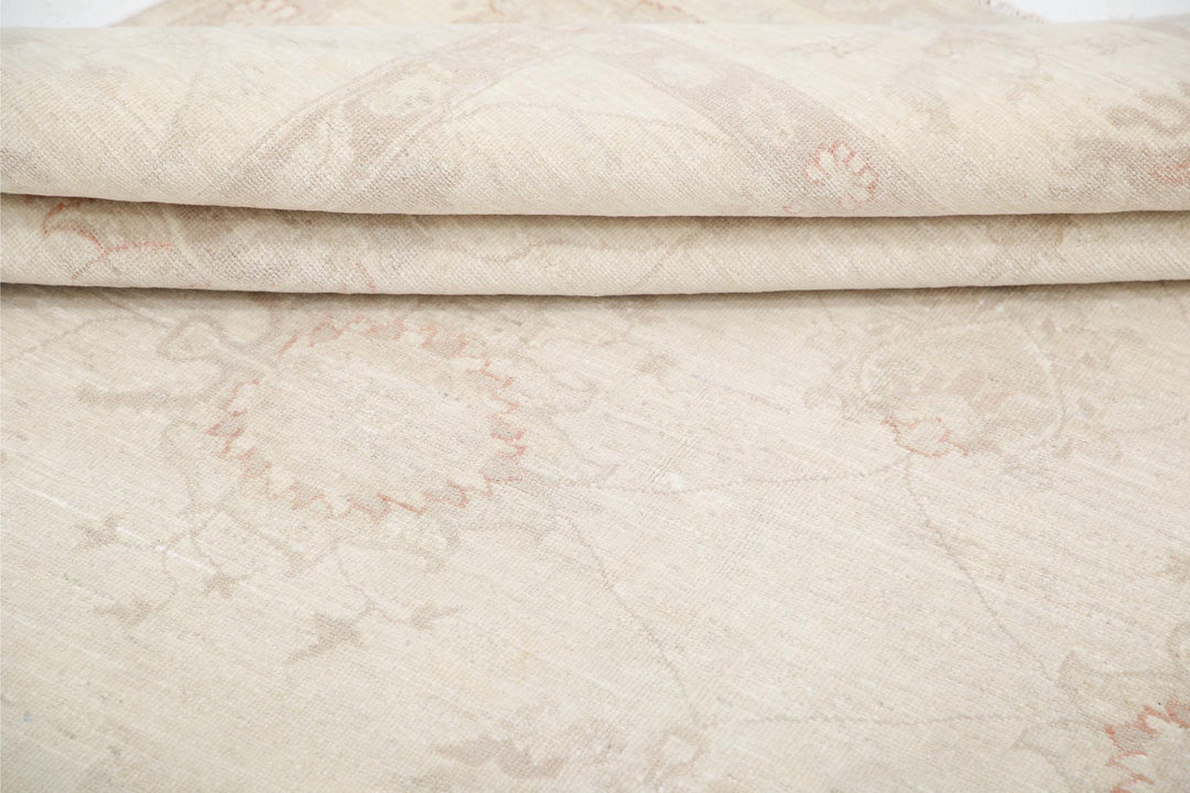 Serenity 8’ 2″ x 11’ 5″ - No. AV46941 - ALRUG Rug Store