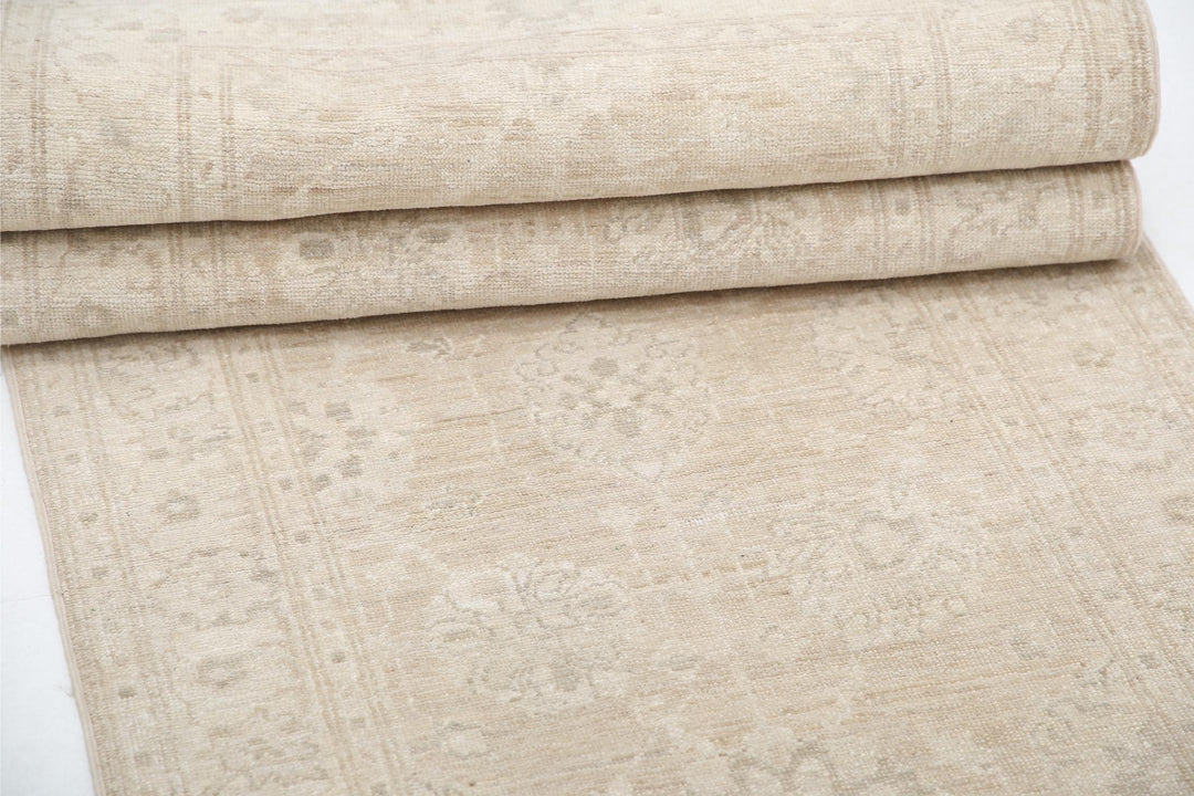 Serenity 2’ 6″ x 9’ 1″ - No. AV47770 - ALRUG Rug Store