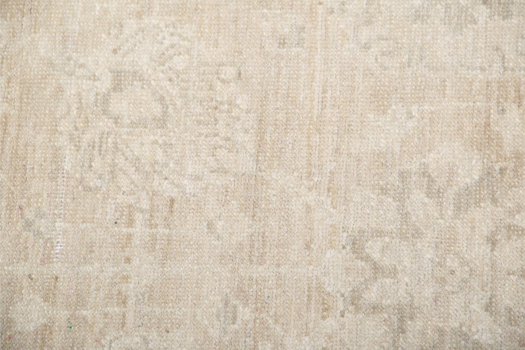 Serenity 2’ 6″ x 9’ 1″ - No. AV47770 - ALRUG Rug Store