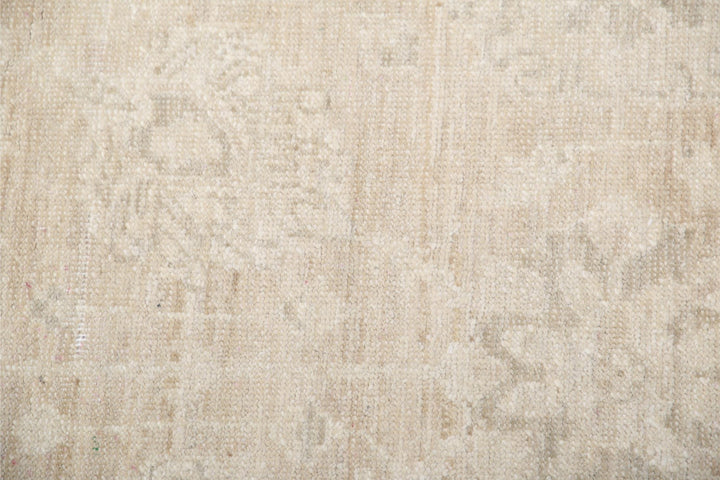 Serenity 2’ 6″ x 9’ 1″ - No. AV47770 - ALRUG Rug Store