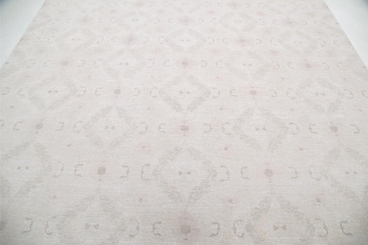 Serenity 9’ 1″ x 11’ 9″ - No. AV99548 - ALRUG Rug Store