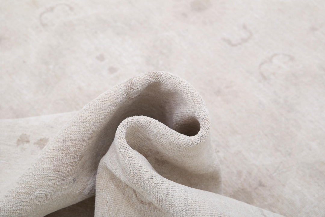 Serenity 9’ 1″ x 11’ 9″ - No. AV99548 - ALRUG Rug Store