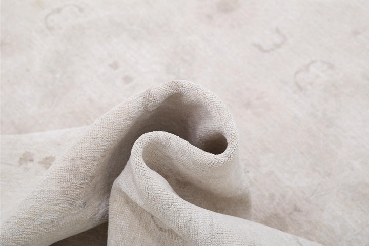 Serenity 9’ 1″ x 11’ 9″ - No. AV99548 - ALRUG Rug Store