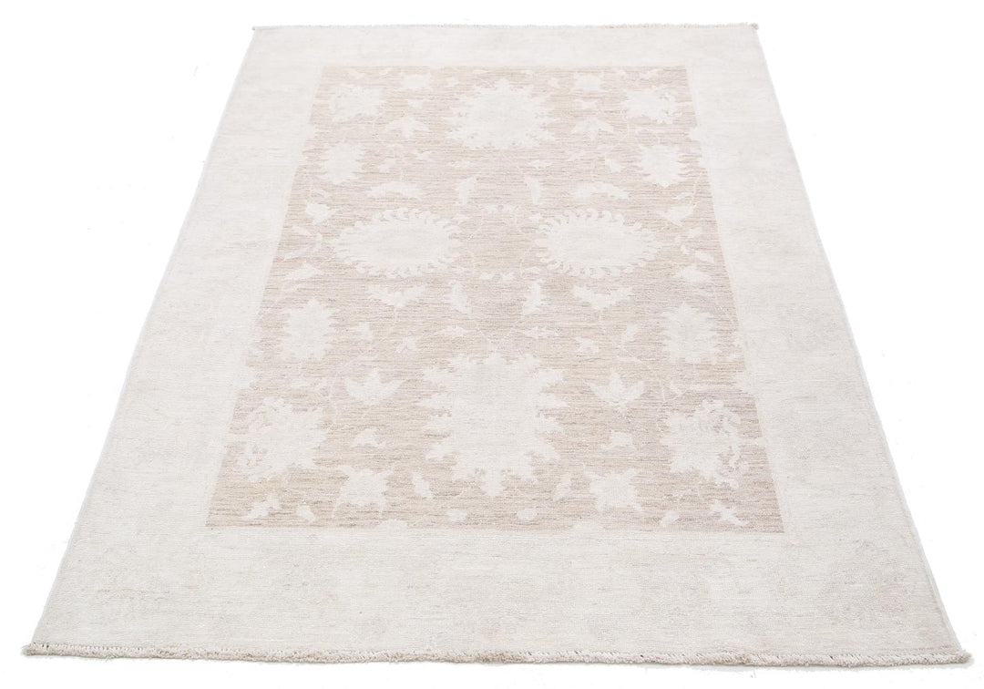 Serenity 3’ 10” x 5’ 10” - No. AV17693 - ALRUG Rug Store
