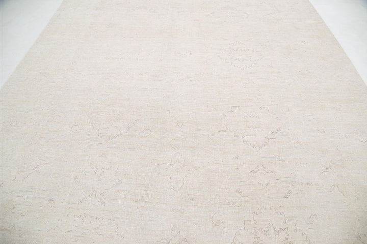 Serenity 8’ 10” x 12’ 2″ - No. AV78816 - ALRUG Rug Store