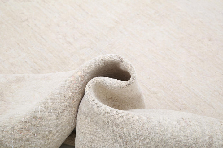 Serenity 8’ 10” x 12’ 2″ - No. AV78816 - ALRUG Rug Store