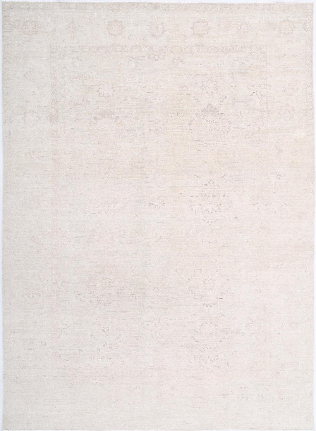 Serenity 8’ 10” x 12’ 2″ - No. AV78816 - ALRUG Rug Store