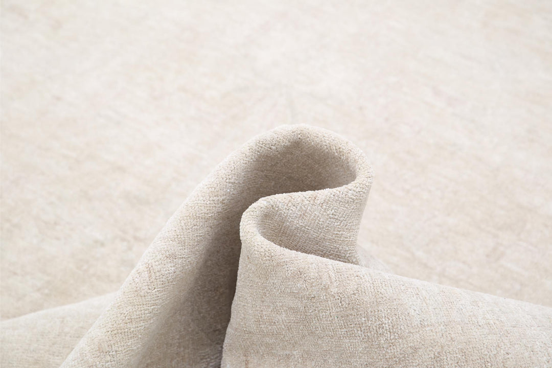 Serenity 9’ 9″ x 13’ 0″ - No. AV77817 - ALRUG Rug Store