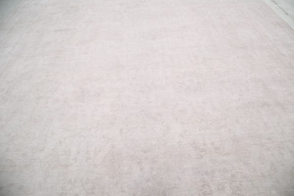 Ivory Pakistani Serenity Rug 13'0" x 16'10" Hand-Knotted pattern