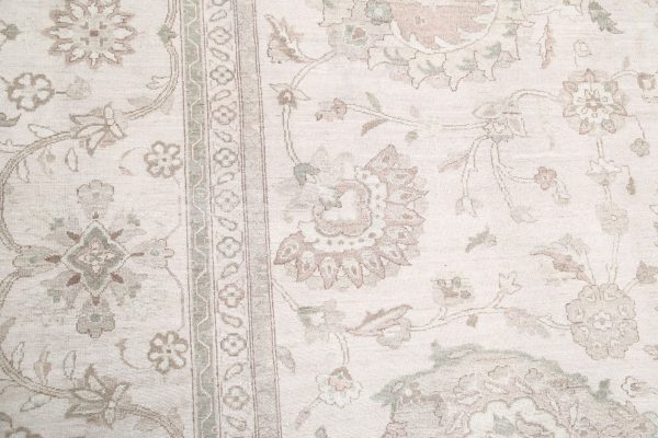 Ivory Pakistani Serenity Rug 11'10" x 14'8" Hand-Knotted field