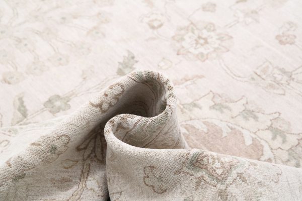 Ivory Pakistani Serenity Rug 11'10" x 14'8" Hand-Knotted texture