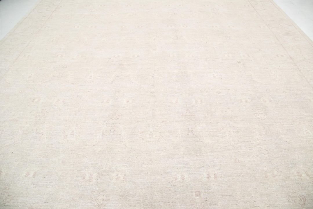 Serenity 12’ 10” x 17’ 2″ - No. AV85693 - ALRUG Rug Store