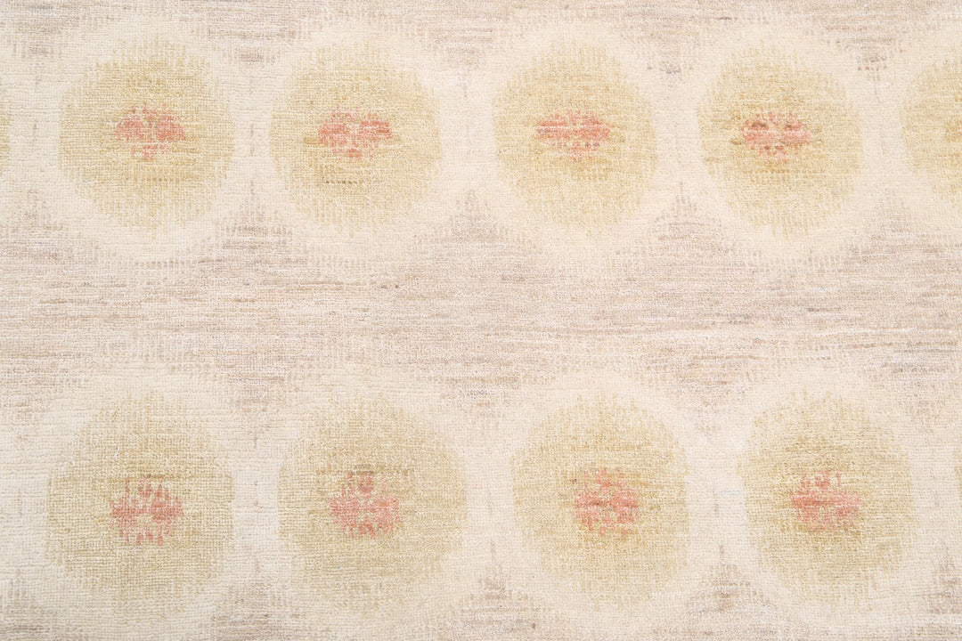 Artemix 9’ 2″ x 12’ 1″ - No. AV16567 - ALRUG Rug Store