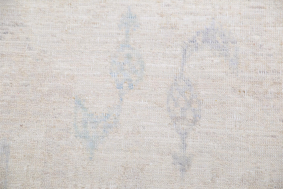 Serenity 9’ 10” x 14’ 2″ - No. AV74095 - ALRUG Rug Store