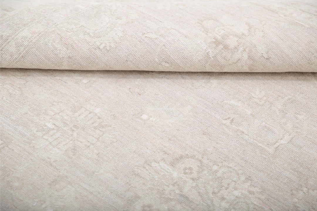 Serenity 5’ 7″ x 7’ 8″ - No. AV32044 - ALRUG Rug Store