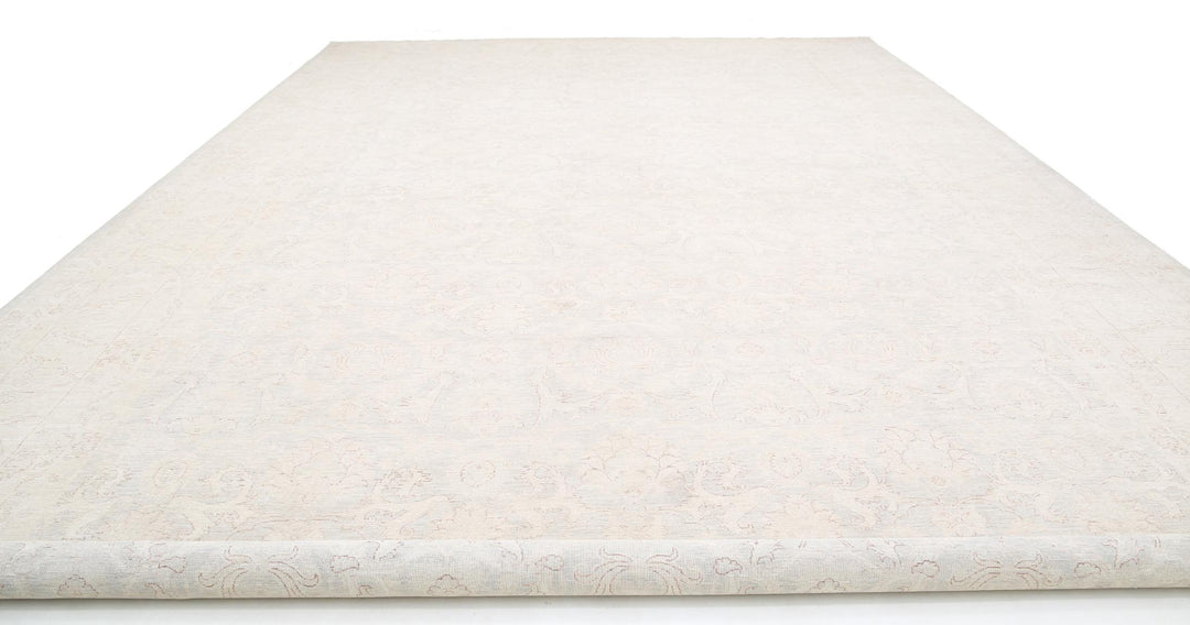 Serenity 14’ 11” x 24’ 3″ - No. AV56171 - ALRUG Rug Store