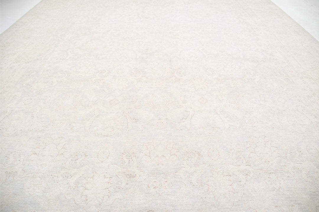 Serenity 14’ 11” x 24’ 3″ - No. AV56171 - ALRUG Rug Store