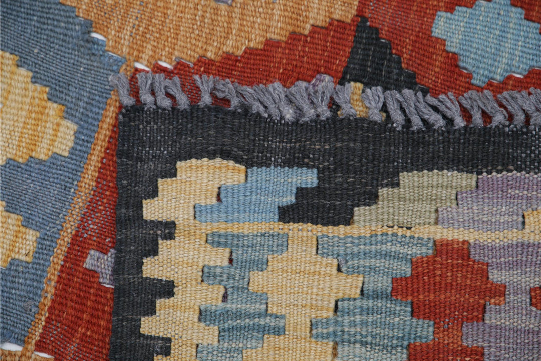 Kilim 4’ 1″ x 5’ 11” - No. AV13039 - ALRUG Rug Store