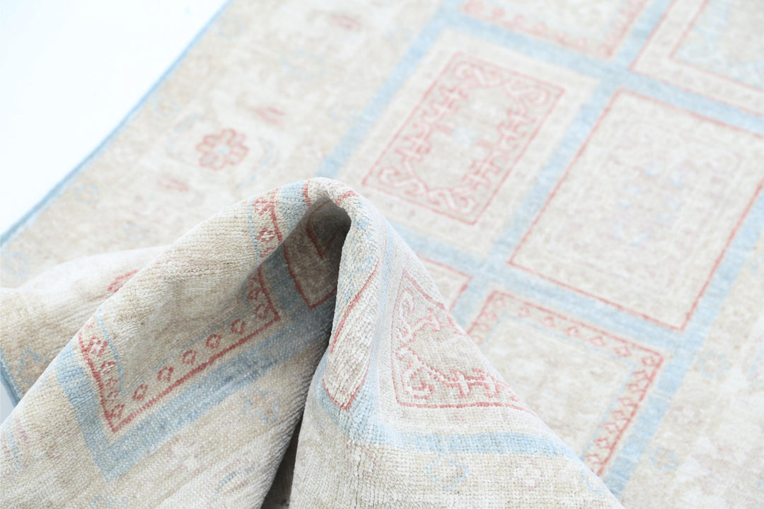 Serenity 2’ 5″ x 9’ 6″ - No. AV44757 - ALRUG Rug Store