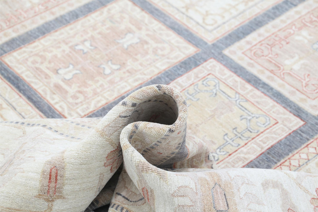 Serenity 9’ 10” x 12’ 10” - No. AV29290 - ALRUG Rug Store