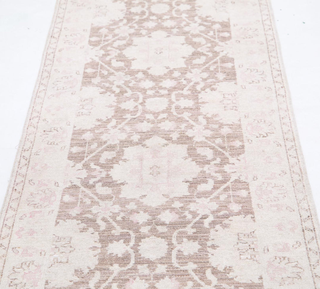 Serenity 2’ 7″ x 10’ 4″ - No. AV68632 - ALRUG Rug Store