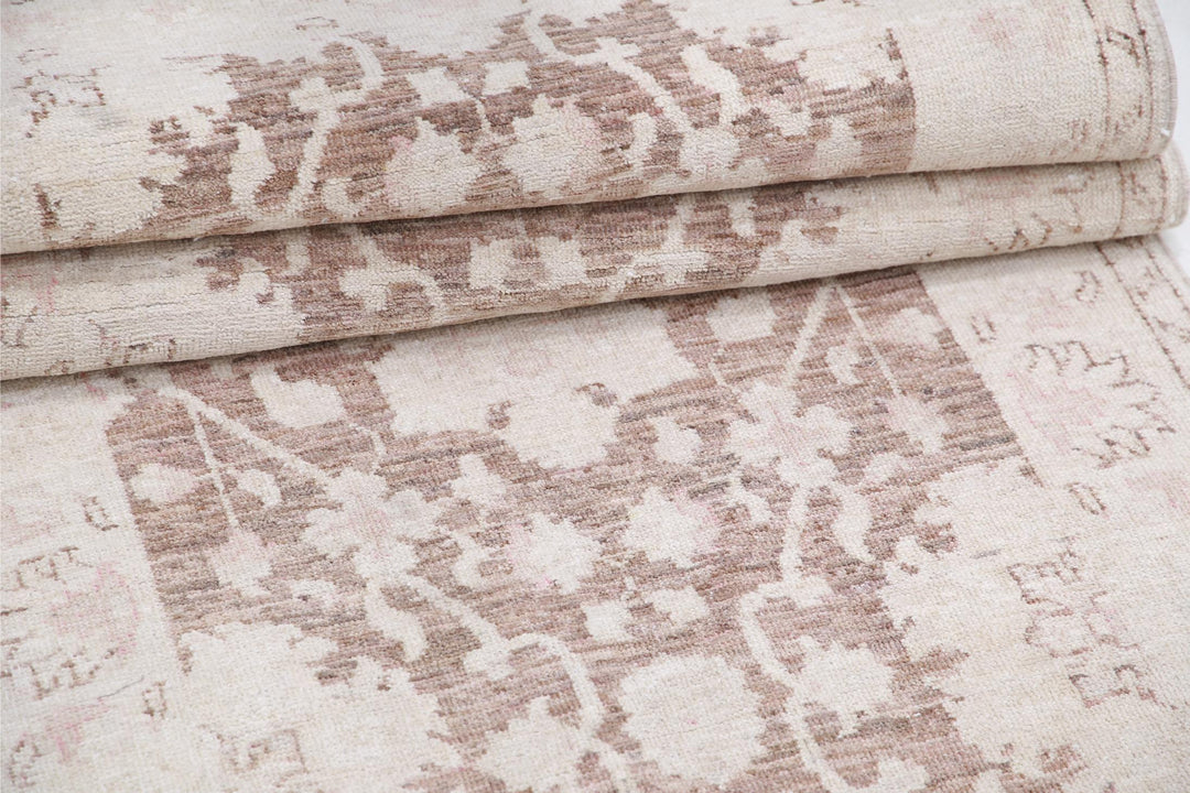 Serenity 2’ 7″ x 10’ 4″ - No. AV68632 - ALRUG Rug Store