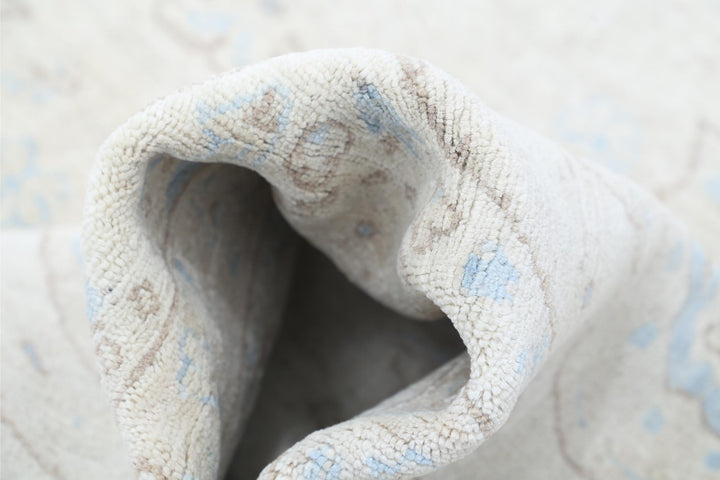 Serenity 8’ 2″ x 10’ 5″ - No. AV78027 - ALRUG Rug Store