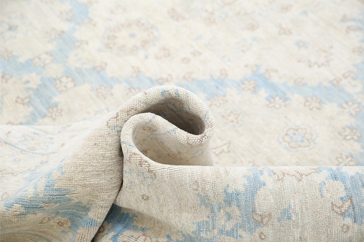 Serenity 8’ 9″ x 11’ 9″ - No. AV58255 - ALRUG Rug Store