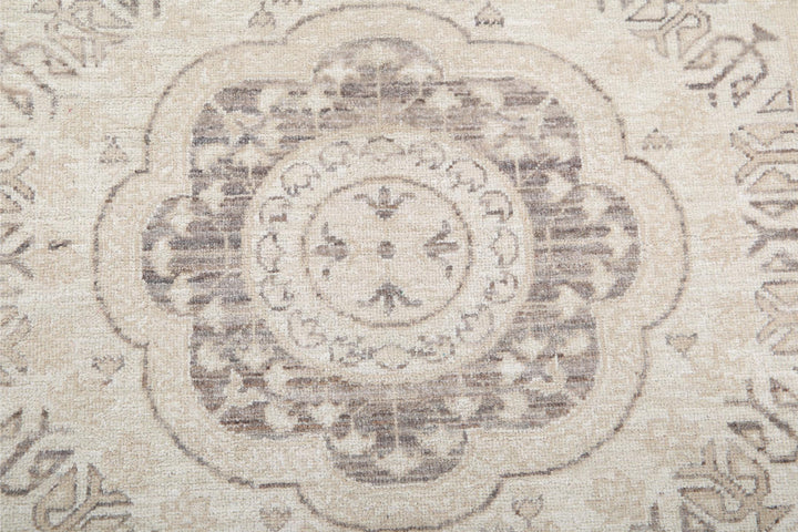 Mamluk 3’ 5″ x 9’ 5″ - No. AV12556 - ALRUG Rug Store